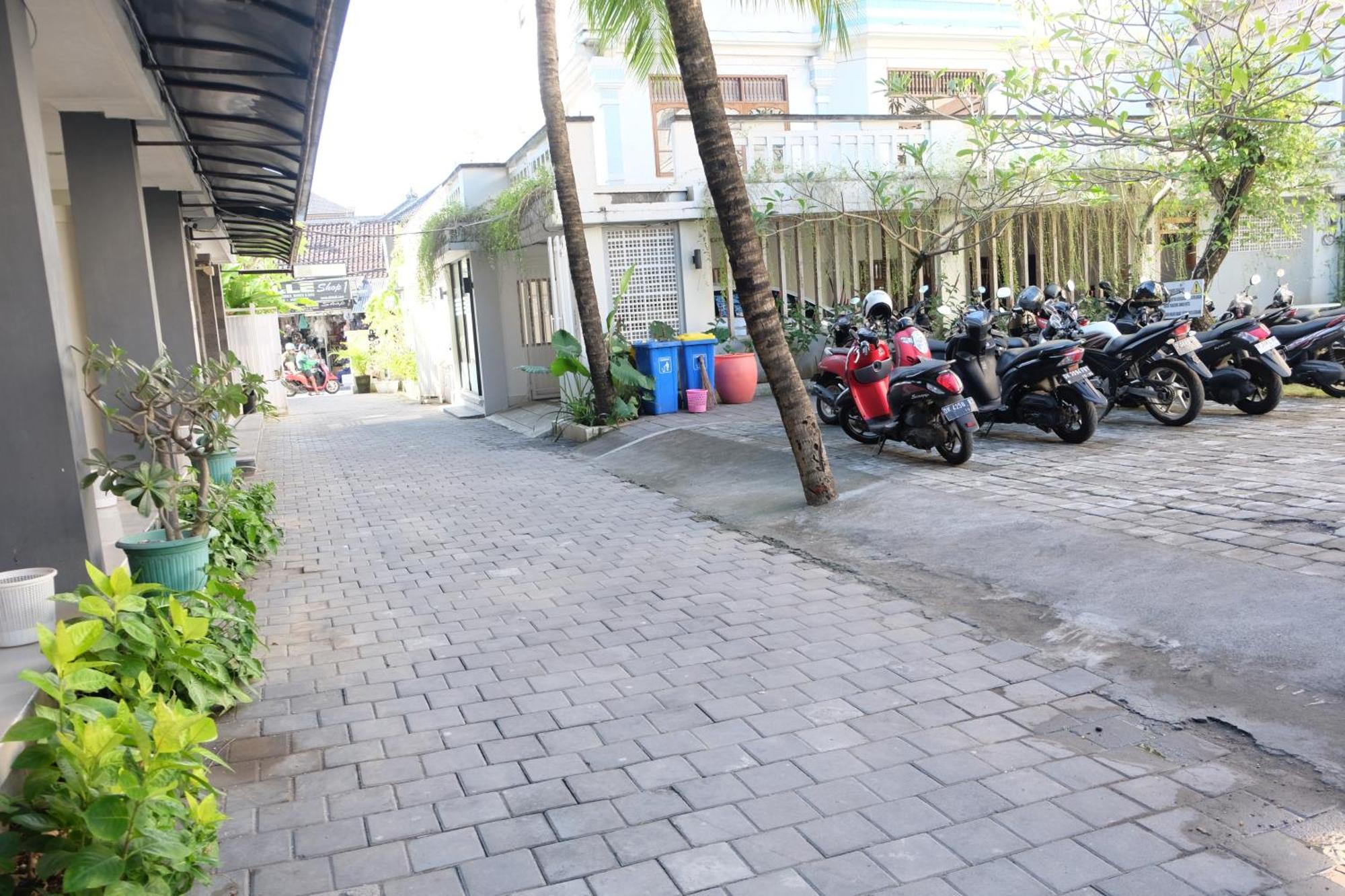 Palm Garden Kuta Hotel Kuta  Bagian luar foto