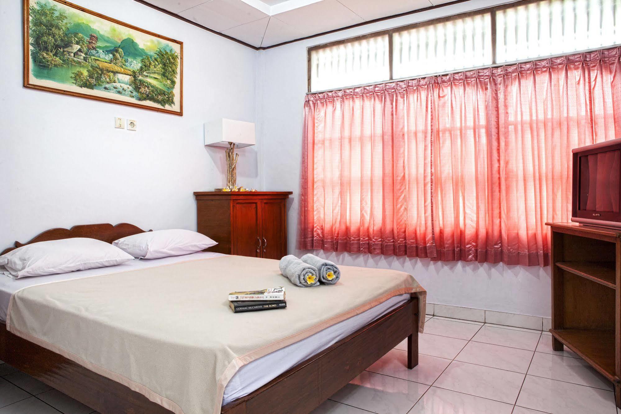 Palm Garden Kuta Hotel Kuta  Bagian luar foto
