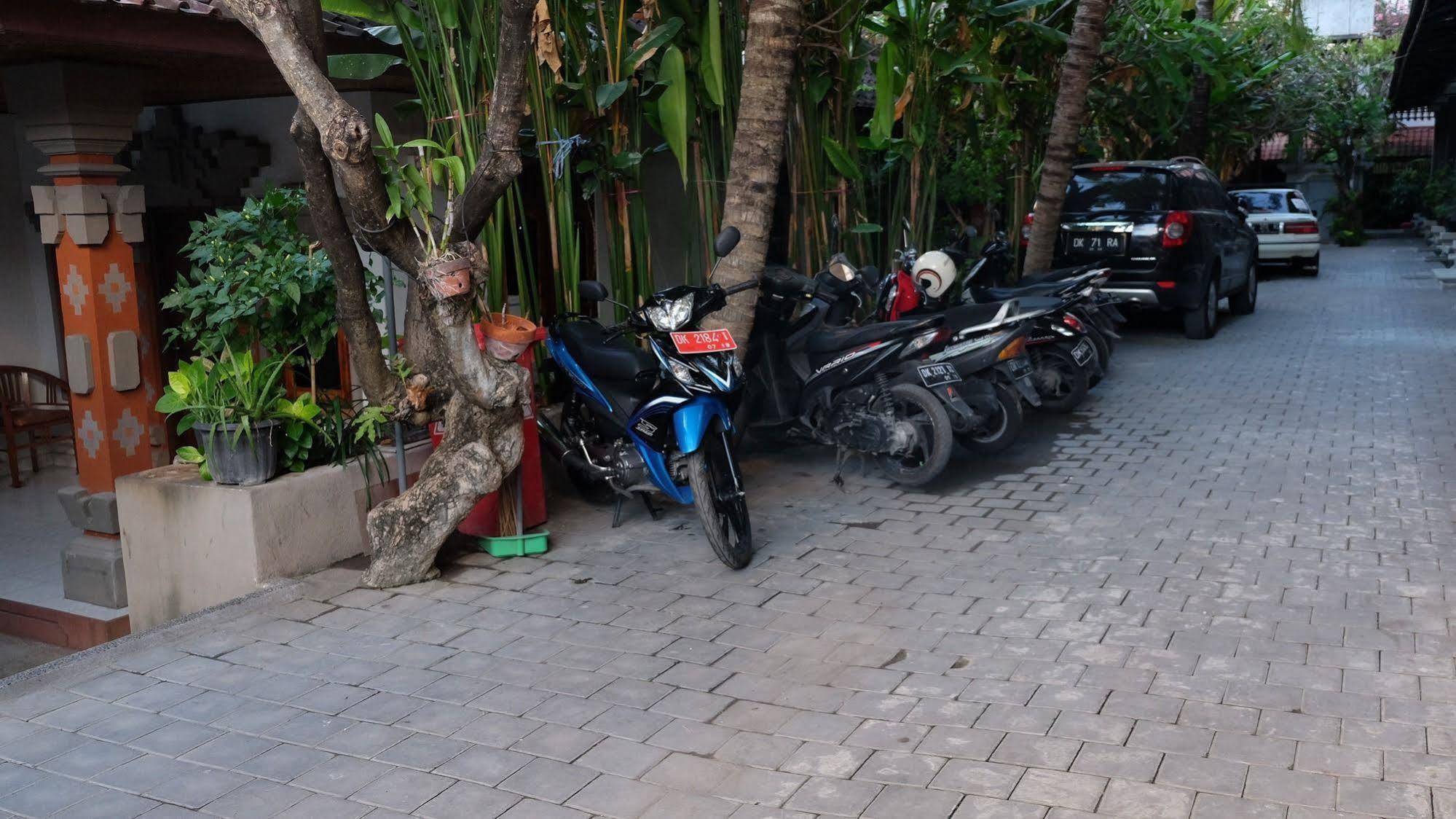 Palm Garden Kuta Hotel Kuta  Bagian luar foto
